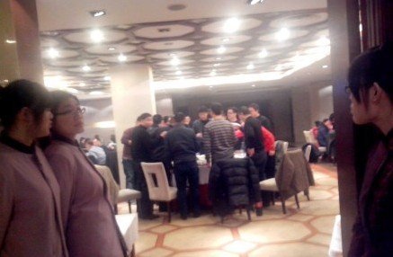 新华社记者河南两会时暗访公款吃喝遭非法扣押