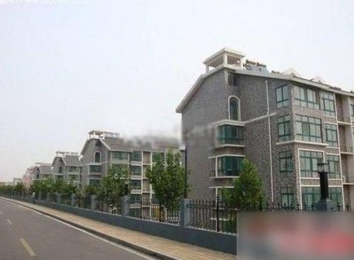 济南历城原公安局长曝拥16栋楼被称“房祖宗”