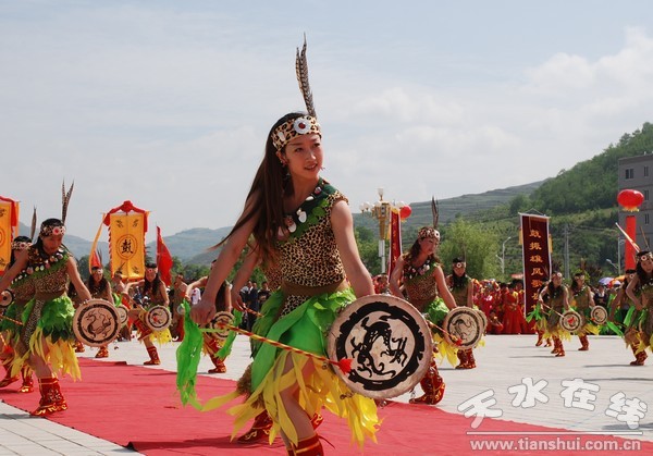 第三届轩辕文化旅游节暨经贸项目洽谈会广场文艺节目 (2).jpg