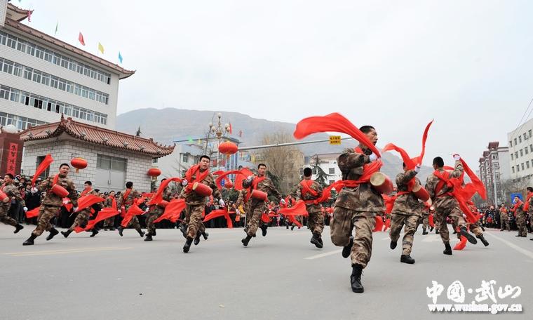 武山:打起鼓来敲起锣 扭起秧歌闹元宵(组图)