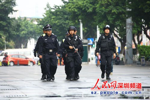 深圳特警开展常规武装巡逻。(深圳市公安局供图)
