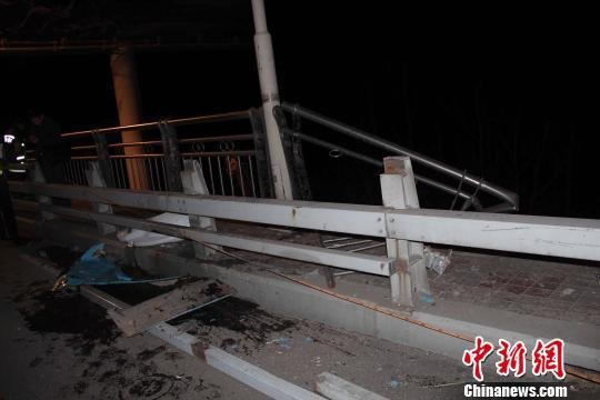 �������ݿͳ�׹����14��8�� �¹ʻ����������