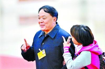 就一个问题,行不行?民航局局长李家祥表示很为难