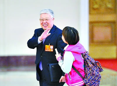 民政部部长李立国被记者拦下