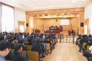 村民很关注此案如何判决,60多人前来旁听 通讯员供图