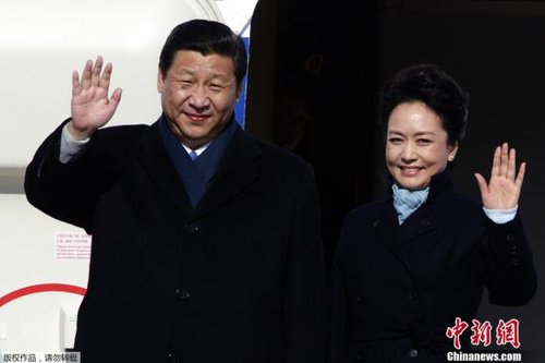 习近平访俄照片登台报头条 称“夫人成娇点”
