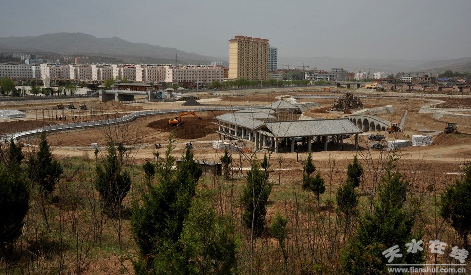 目前,清水县以轩辕文化产业园"一轴,六区,九园"为主线,建成了轩辕广场