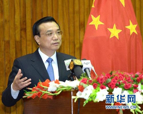 5月23日,国务院总理李克强在巴基斯坦参议院大厅发表演讲。新华社记者马占成摄