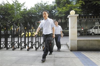 赵红霞受审哭求雷政富作证:两人最初有感情