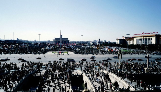 1999����죬�й��˵�һ�ι��������쳤�١�ͼΪ����50��������ڼ���찲�Ź㳡����fotoe