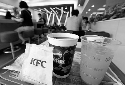 肯德基就冰块菌落超标道歉 带冰块饮料仍出售