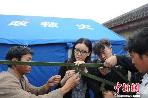 影星彭丹捐助甘肃地震灾区有意来学校志愿教课
