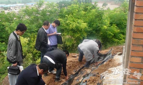 红堡镇曹冯新村地质灾害应急处置.jpg