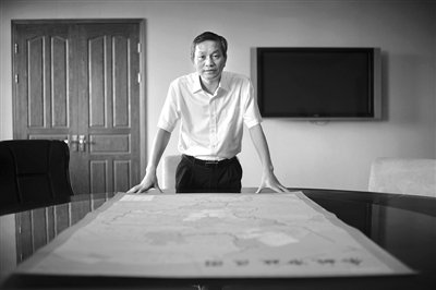 昨日,余姚市委书记毛宏芳接受本报独家专访。新京报记者 吴江 摄