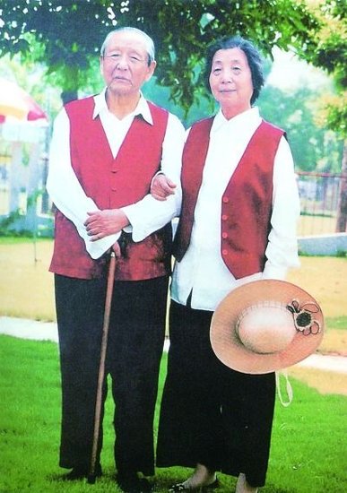 齐心曾被说穿着“土” 习仲勋笑称:土比洋好