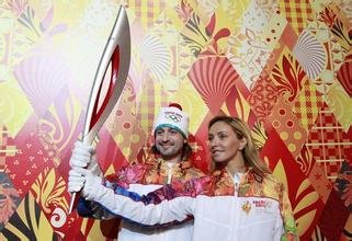索契冬奥会火炬传递现尴尬 接力首日圣火熄灭