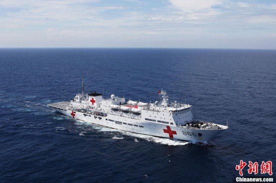 组图:中国海军西沙搜救遇险渔民画面曝光