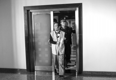 ������ǰ��Ա��ѧ�Ǳ�����Ѻ����ͥ������ʱ�������Ѷ�����