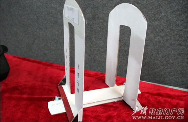 参赛作品:简易伸缩书架