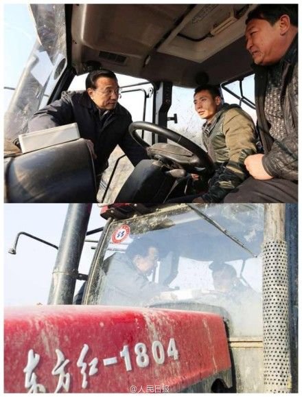 李克强踩着湿滑的田垄,登上驾驶室,拽着扶手与农机手攀谈,询问购机补贴,与他们一起细算成本账收入账。