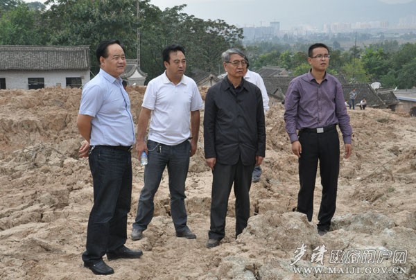 在马跑泉镇大沟村地质灾害点调研