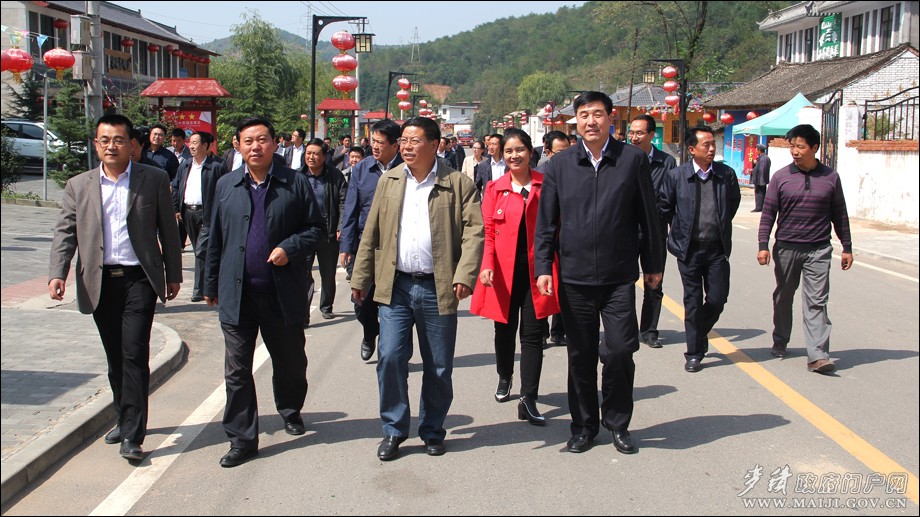 04考察麦积镇后川农家乐提升改造项目.jpg