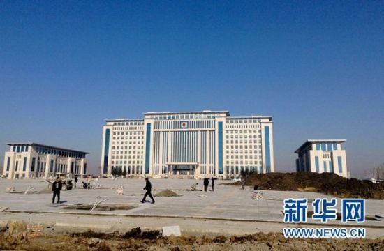 这是10月17日拍摄的海伦市政府大楼