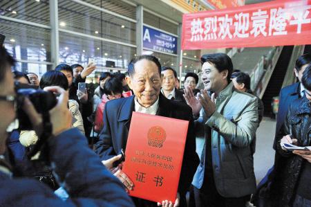 袁隆平:2015年前杂交稻大面积亩产超1000公斤