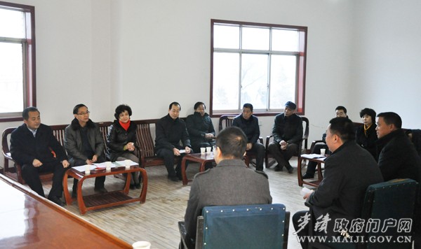 慰问困难企业、困难职工、劳动模范.jpg