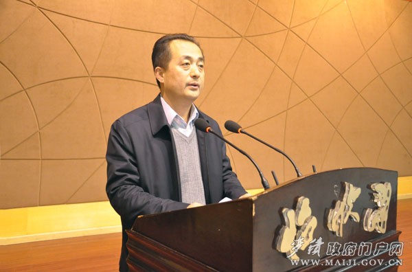 区委副书记、区长成少平主持茶话会 区委副书记、区长成少平主持茶话会