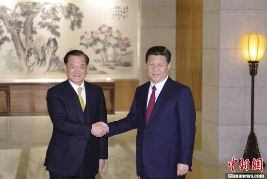 2月18日,中共中央总书记习近平在北京钓鱼台国宾馆会见了中国国民党荣誉主席连战及随访的台湾各界人士。中新社发 廖攀 摄