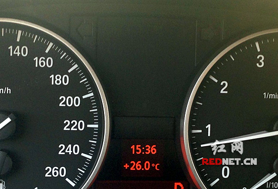 (温度计上显示,今日长沙气温高达26℃)