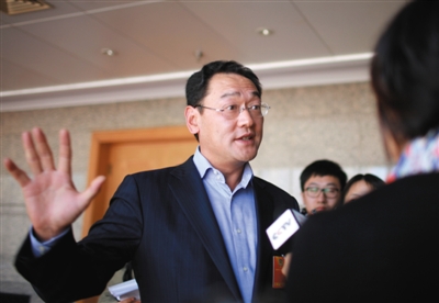 2013年3月4日,全国两会期间,华润集团董事长宋林接受媒体采访。图/CFP
