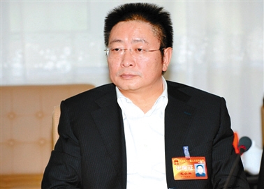 毛小兵 1965年4月生,湖南常德人,1985年7月参加工作,中南大学资源与安全工程学院资源与环境经济学专业毕业,在职研究生学历,工学博士。
