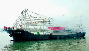 我渔民为躲风浪停靠南沙小岛 被外军要求离开