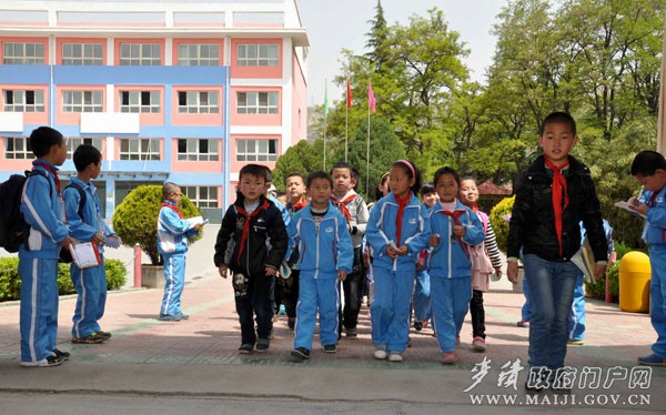 实验小学.jpg 实验小学.jpg