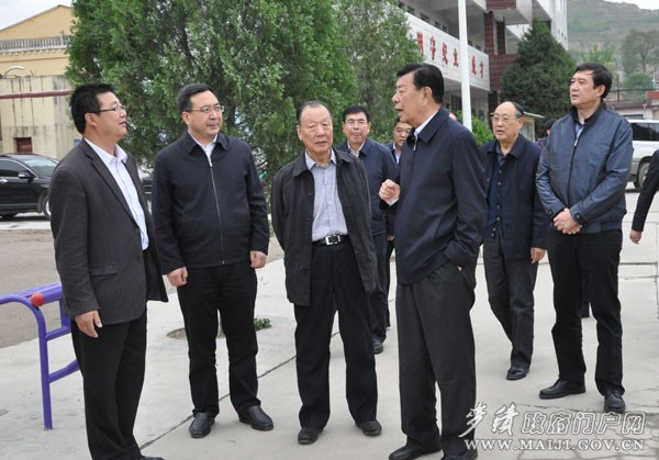 中央关工委常务副主任武韬在麦积区调研图