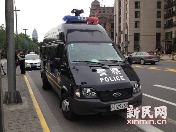 上海警方首支冲锋队:4G头盔可传输实时画面