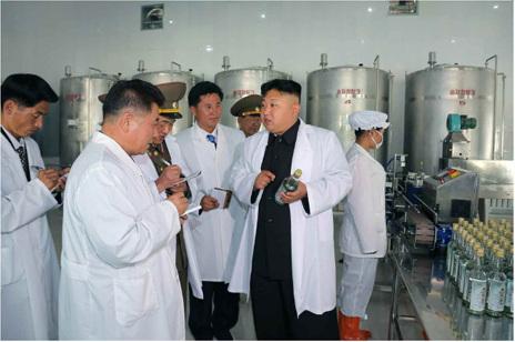 金正恩视察朝鲜龙门酒厂要求建金正日壁画(图)