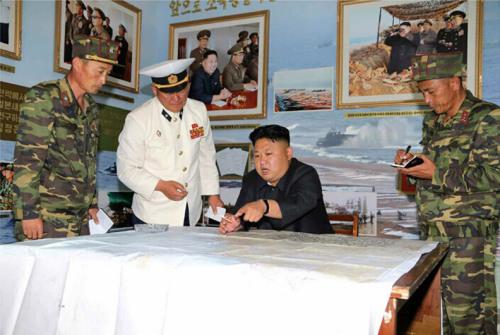 金正恩视察部队听取汇报 要求能闪电般打一仗