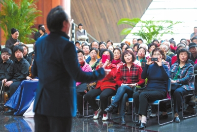 节俭令后,国家大剧院成了为数不多的演出营收未受影响的国字头演出团体之一。图为国家大剧院第六届歌剧节开幕主题活动现场(资料图片)。京华时报记者吴平摄