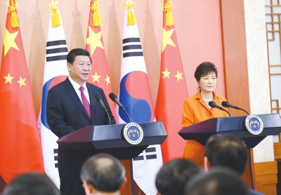 7月3日,习近平在首尔同韩国总统朴槿惠举行会谈后,共同会见记者。