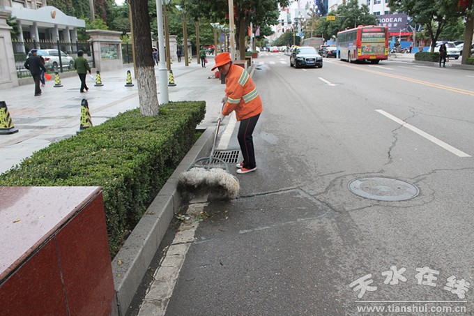 秦州区再次上调环卫一线工人工资(图)