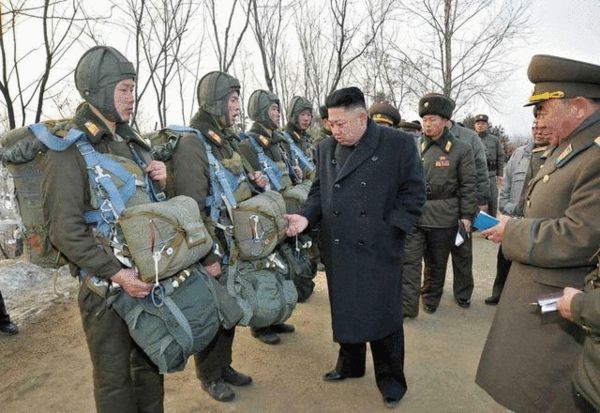 资料图:金正恩频繁视察部队。