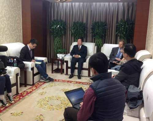 10月14日,全国港澳研究会会长陈佐洱在北京接受中外媒体联合采访。中国日报 何娜 摄