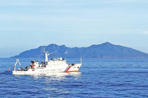 中国海警编队10月18日在中国钓鱼岛领海内巡航