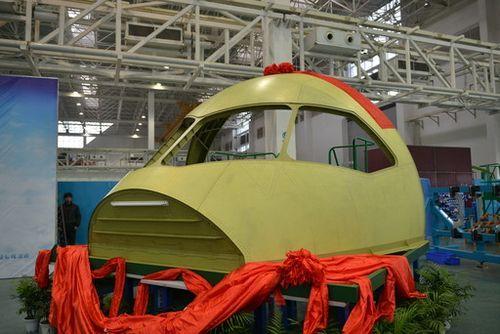 原文配图:C919客机机头部件。