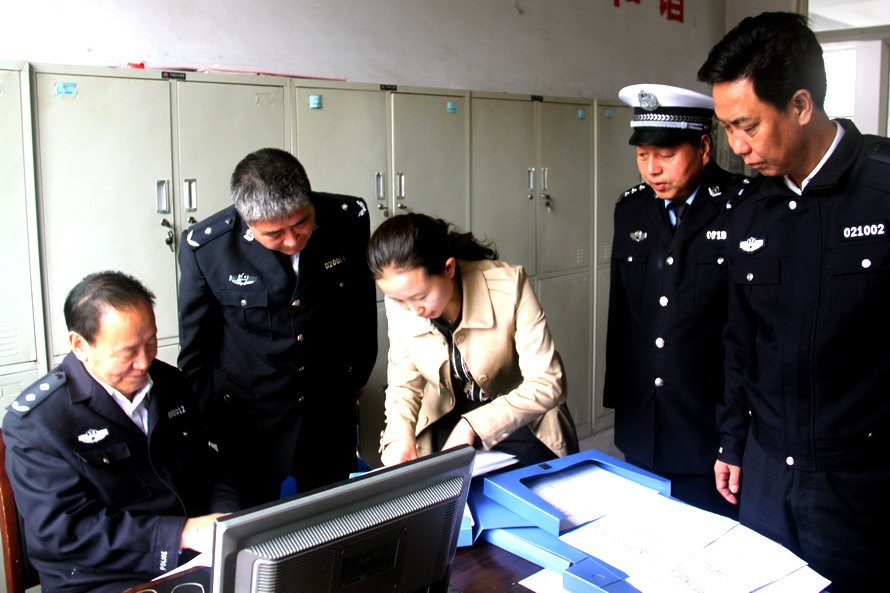 甘肃省公安厅交警总队总队长党尕在天水督导检