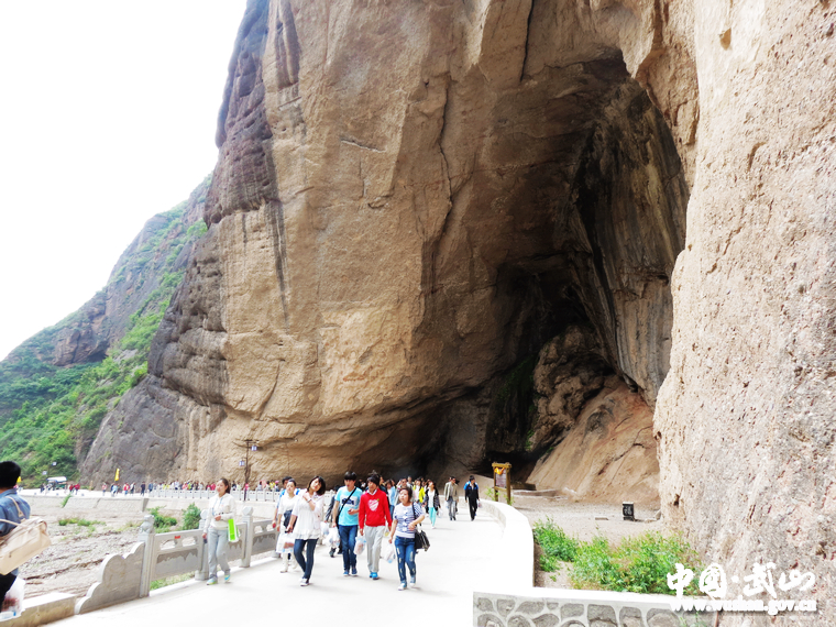 武山县迎来国庆长假旅游小高峰(组图)