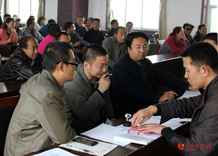 征迁群众选房现场